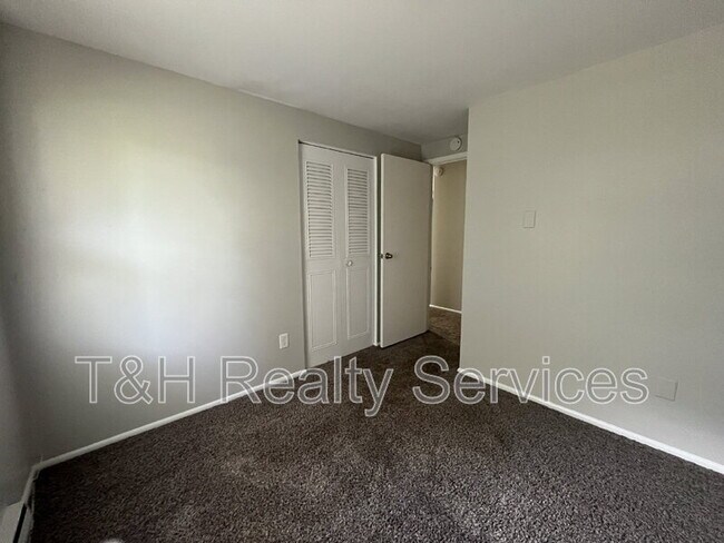 Building Photo - 724 Southfield Ct