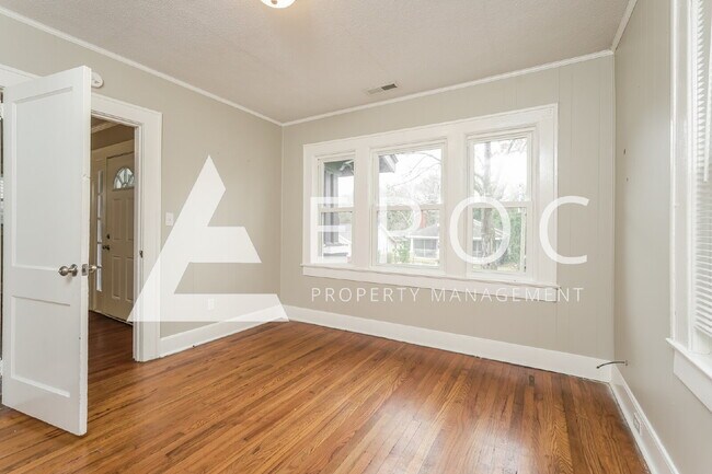 Building Photo - 305 Burtner St
