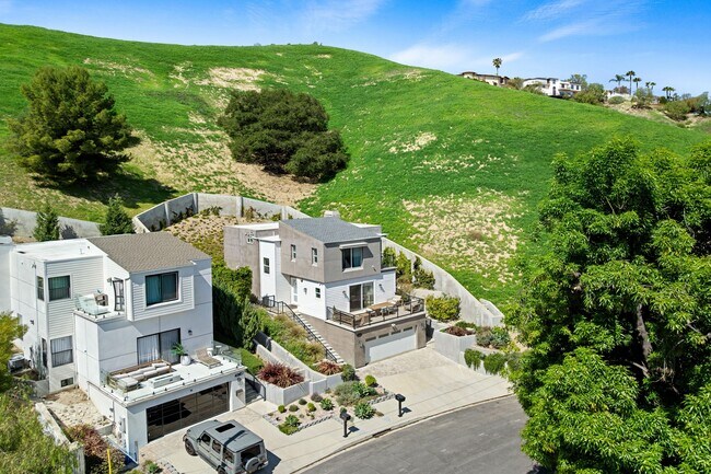 Building Photo - 4969 Llano Dr