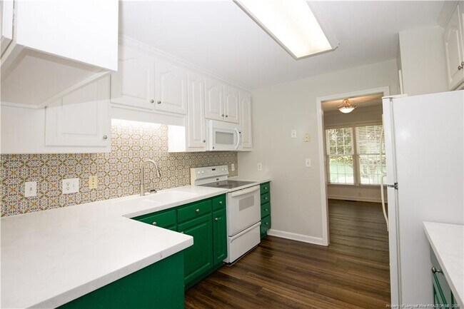 Building Photo - 184 Olde Farm Rd