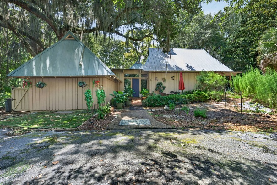 Building Photo - 220 Cordillo Pkwy