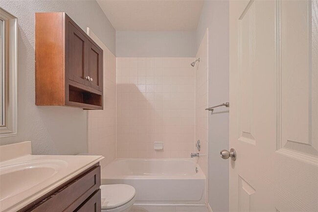 Building Photo - 2502 Oakthorn Ct