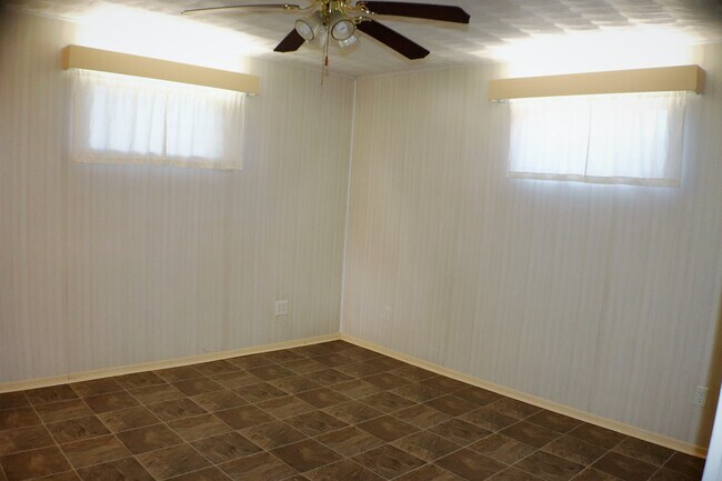 Building Photo - 109 Green Oak Dr