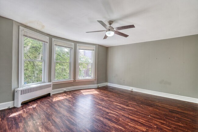 Building Photo - 216 Peffer St