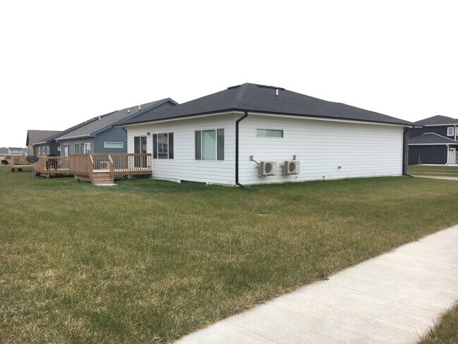 Building Photo - Spacious 4 bedroom/3 bath home with finished lower level and attached 2 car garage