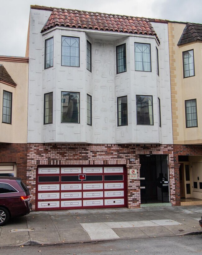 Building Photo - Spacious 3 Bed/2 Bath Flat with Stunning City Views | AMSI | Alexandr Metlinski