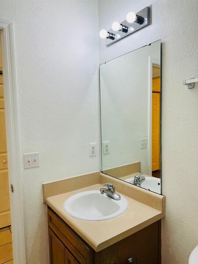 Building Photo - 924 Ashburn Dr