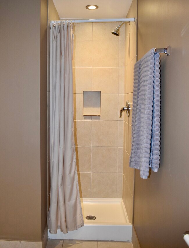 Building Photo - 274 Boulevard NE