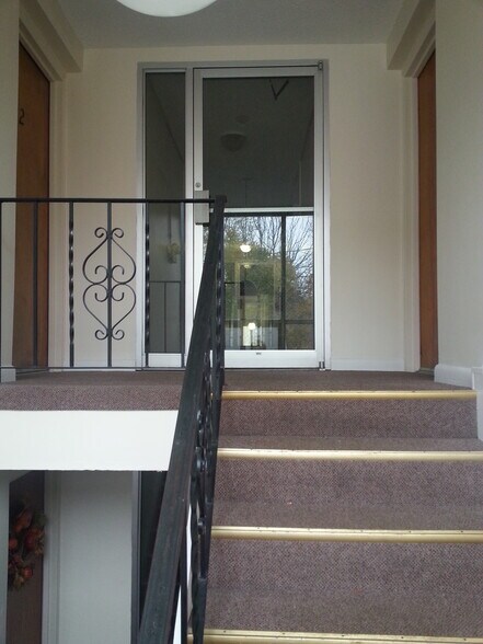 Stairs looking up - 58 Union St