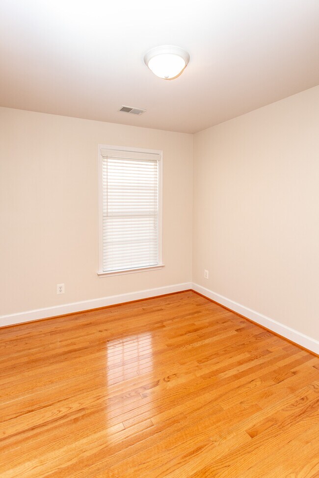 Building Photo - 2443 Huntington Park Dr