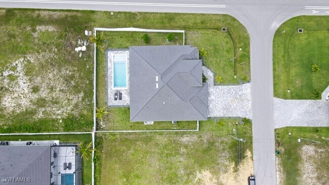 Building Photo - 2 SW 35th Ave