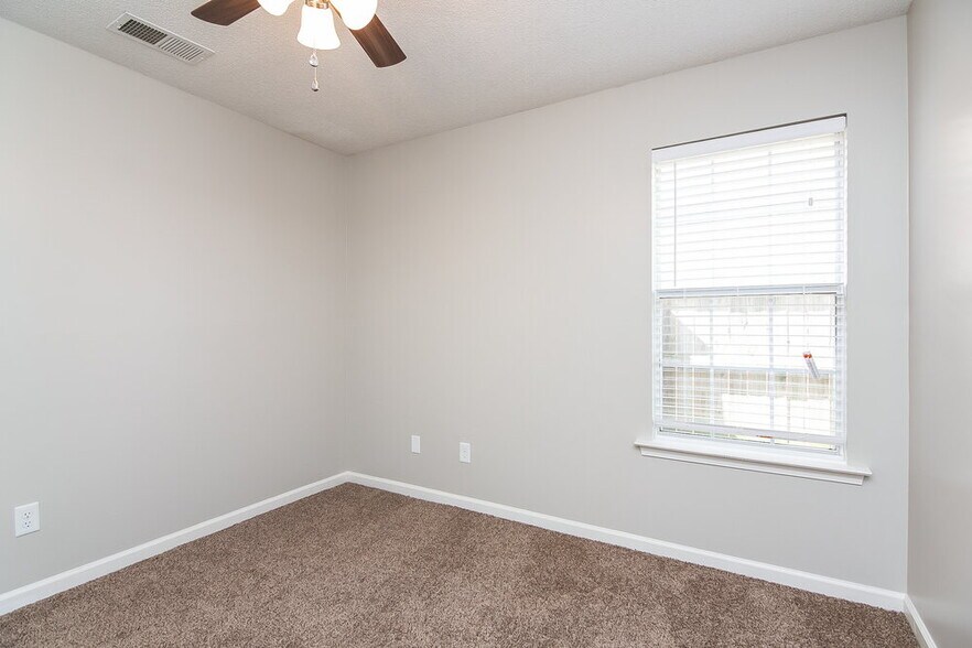 Building Photo - 9714 Java Cove