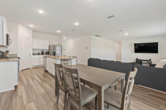 Building Photo - 21568 Rolling Streams Dr