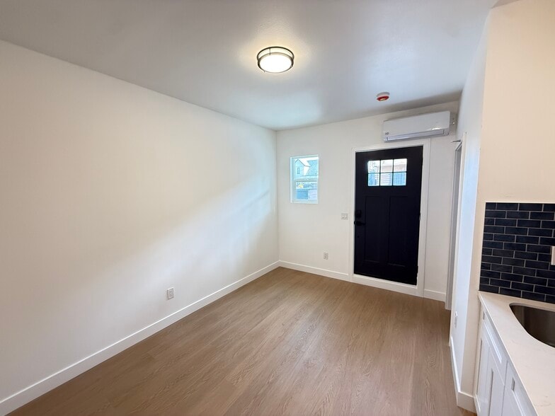 Building Photo - 1248 1/2 W 24th St