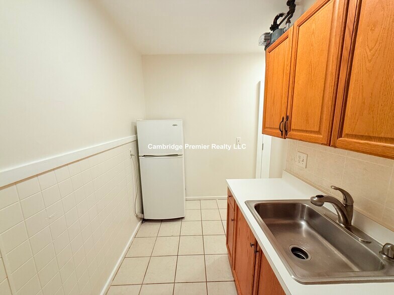 Building Photo - 29 Peterborough St