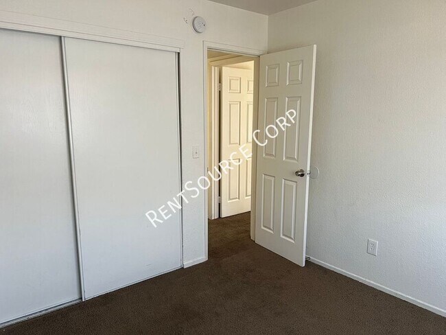 Building Photo - 15582 L St