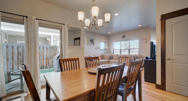 Building Photo - Well-kept Townhome for Rent in Bozeman! Near Parks, Schools and Trails.