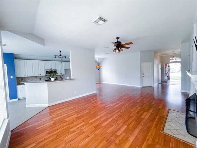 Building Photo - 19410 Bear Springs Dr