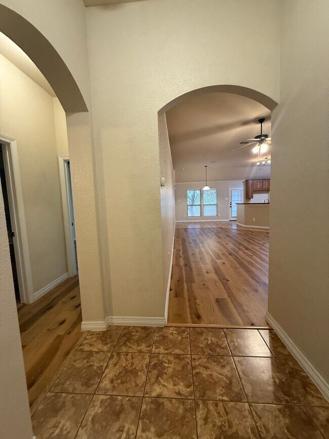 Building Photo - Beautiful 3/2 in Westover Village