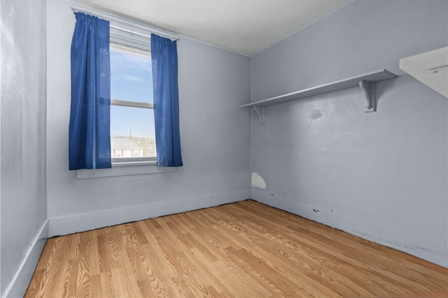 Building Photo - 215 N Mercer Ave
