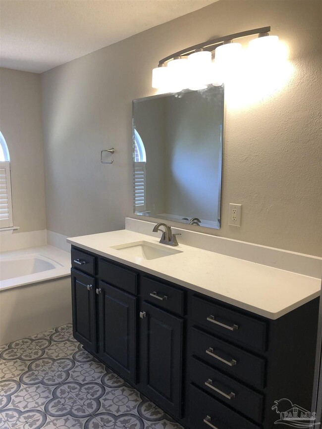 Building Photo - 1044 Woodlore Cir