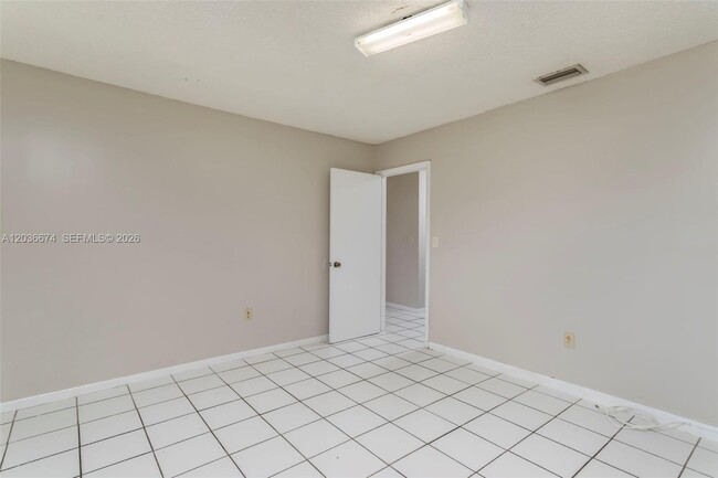 Building Photo - 6331 Pierce St