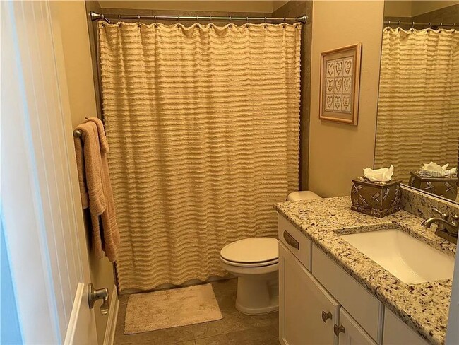 Building Photo - Large 3 Bed 3.5 Bath 2 Car Garage Townhous...