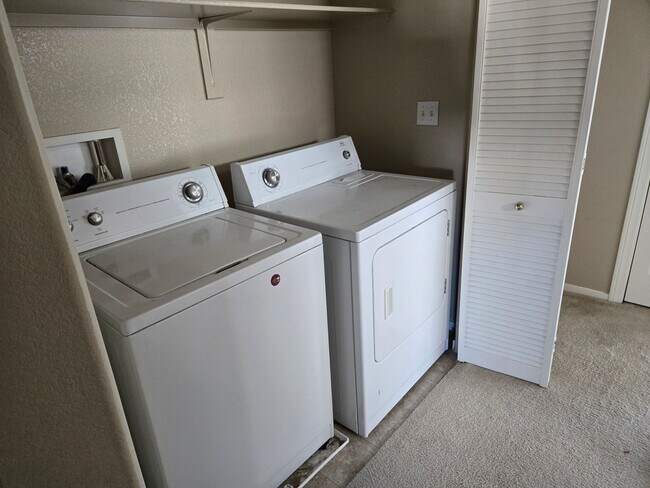 Building Photo - NW Areas. Condo Unit Upstairs