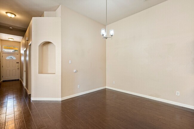 Building Photo - 2822 Southampton Way