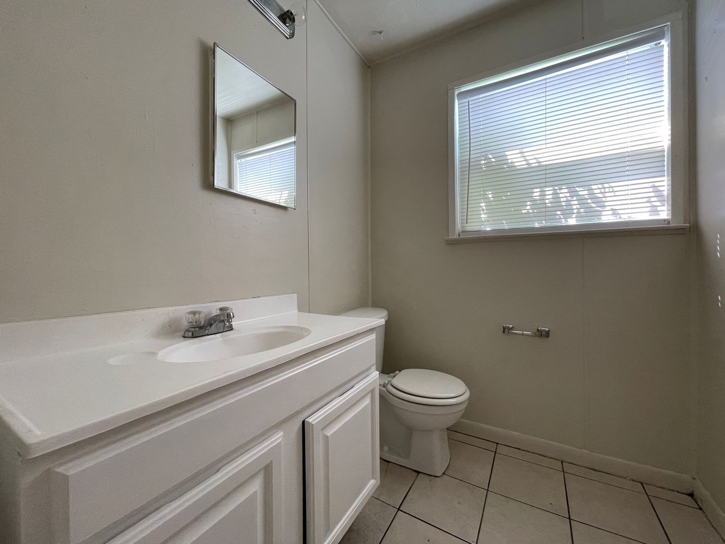 Building Photo - 803 Sissom Rd