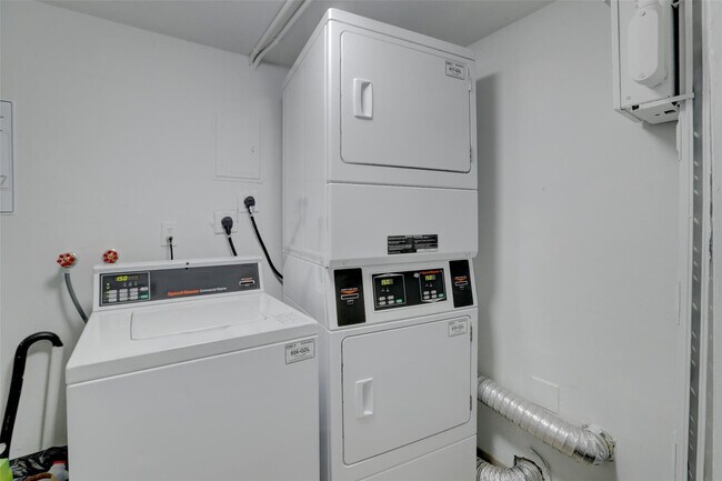 Building Photo - 3800 Galt Ocean Dr