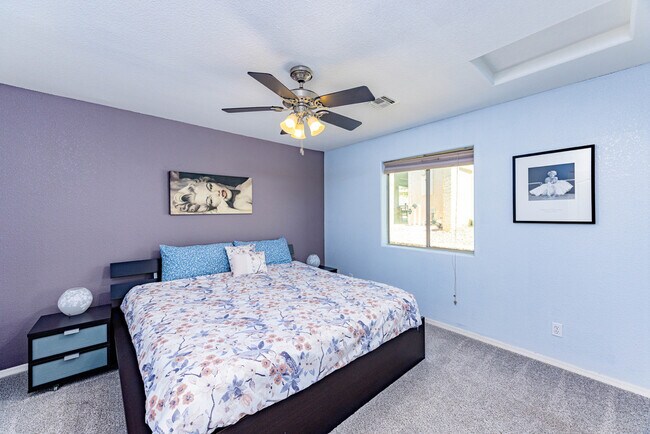 Building Photo - 3161 Newport Dr