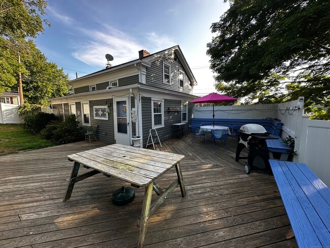 Building Photo - 33 E Pattagansett Rd