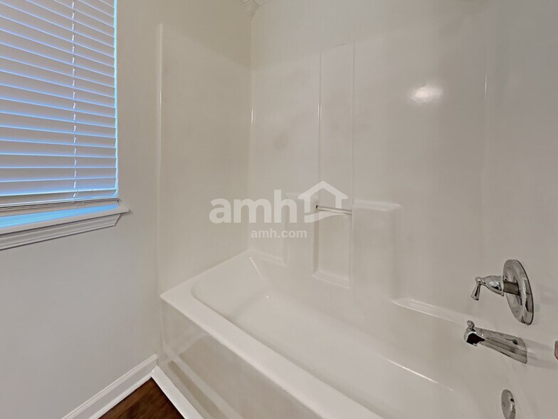 Building Photo - 6581 Daisy Hill Ct