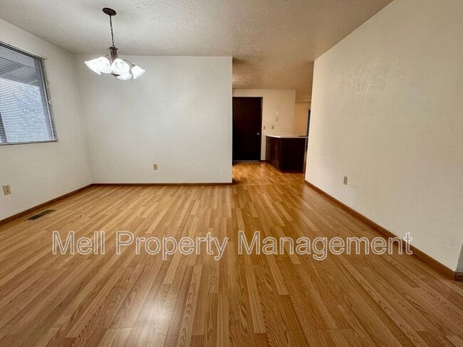 Building Photo - 50 E Vine Maple Ln