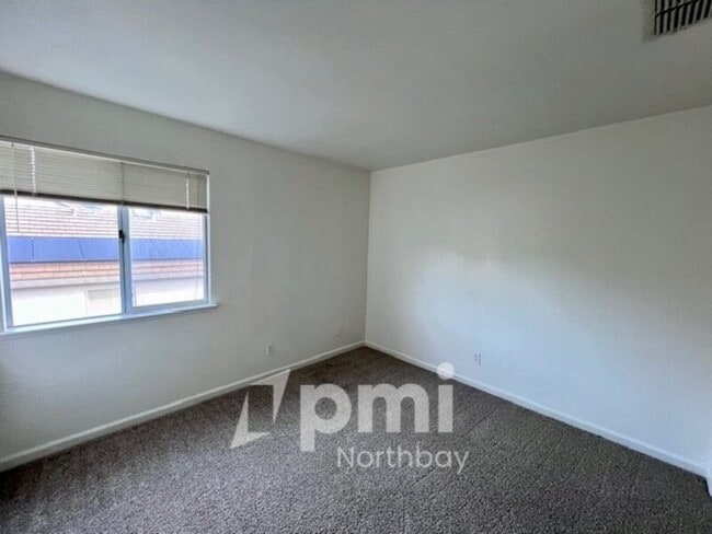 Building Photo - 504 Wicklow Dr