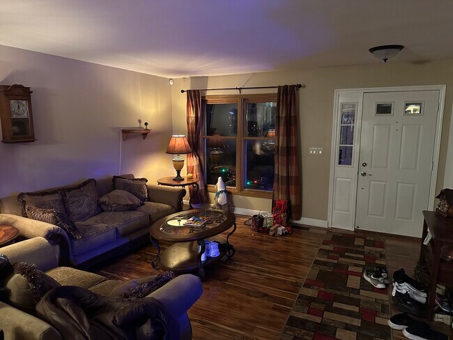 Building Photo - 716 Greenmeadow Ct