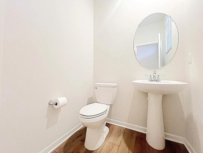 Building Photo - 211 Stellate Pl