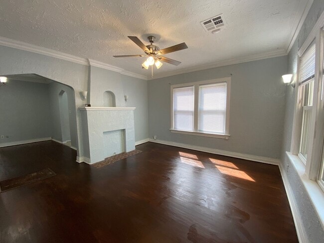 Building Photo - ADORABLE duplex in fantastic Brookside loc...