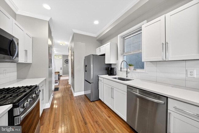 Building Photo - 7 E Fort Ave