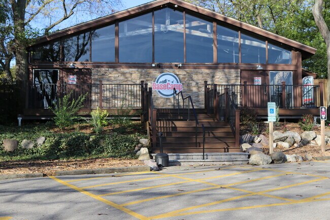 Building Photo - 5810 Oakwood Dr