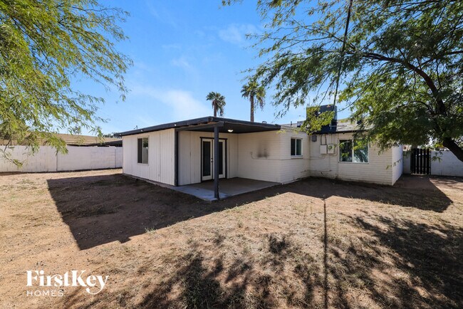 Building Photo - 1832 E Monterey Way