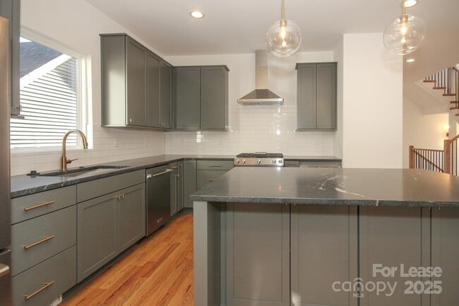 Building Photo - 1110 Greenleaf Ave