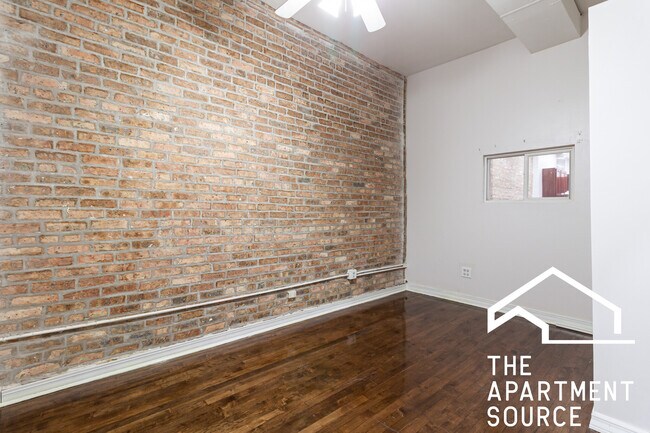 Building Photo - 3345 N Clark St