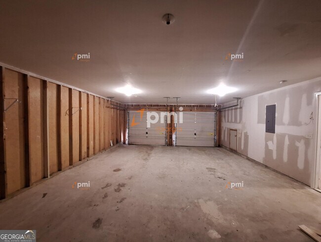 Building Photo - 6651 Breckenridge Dr