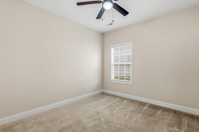 Building Photo - 5 Bedrooms in the heart of Summerfield!