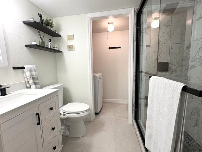Building Photo - Adorable 2 Bedroom Townhome in Port Orange!
