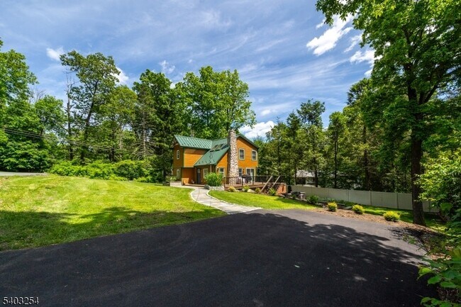 Building Photo - 30 Onteora Rd