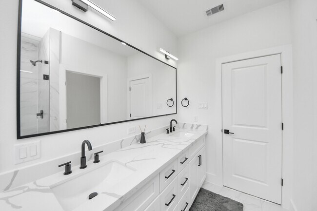 Building Photo - 2424 Harrington St