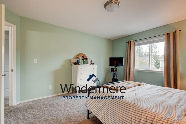 Building Photo - 3 Bed 2.5 Bath Townhome